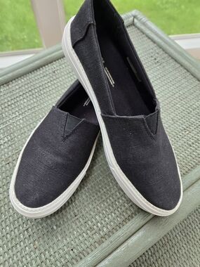 Toms Womens  Black Canvas Slip-On Espadrilles with White Sole